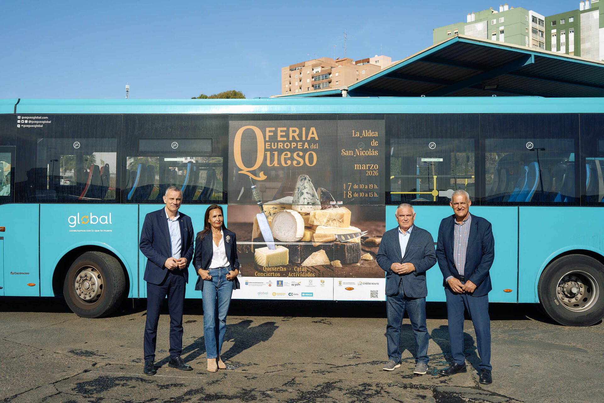 Acción publicitaria de Guaguas Global para la feria del queso
